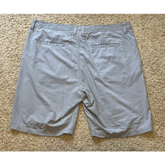 Travis Mathew Men's Light Gray Beck Chino Golf Shorts Size 40 Waist EUC - Picture 2 of 6